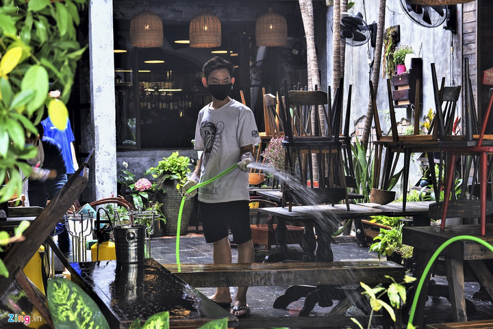 Ảnh: Phố Tây ở Huế 'vắng như chùa bà Đanh' khi phát hiện du khách Anh nhiễm Covid-19 - 9