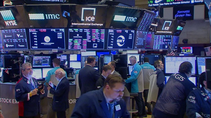 Chứng khoán Mỹ và châu Âu lao dốc sau quyết định của ông Trump - 1