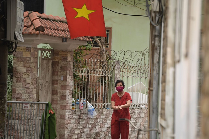 Cách ly khu vực nhà nữ tiếp viên hàng không nhiễm Covid-19 ở Thanh Xuân, Hà Nội - 2