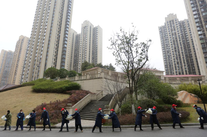 Hồ Bắc bắt đầu nới lỏng hạn chế đi lại - 1