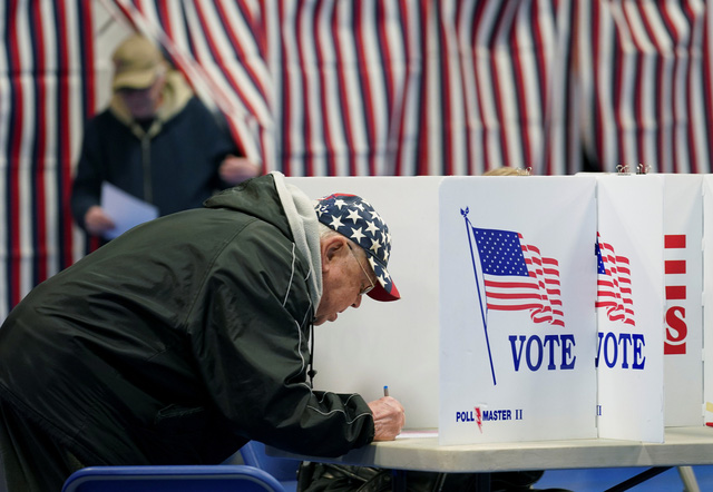 Tổng thống Trump ban bố tình trạng khẩn cấp, người dân Mỹ phản ứng ra sao? - 2