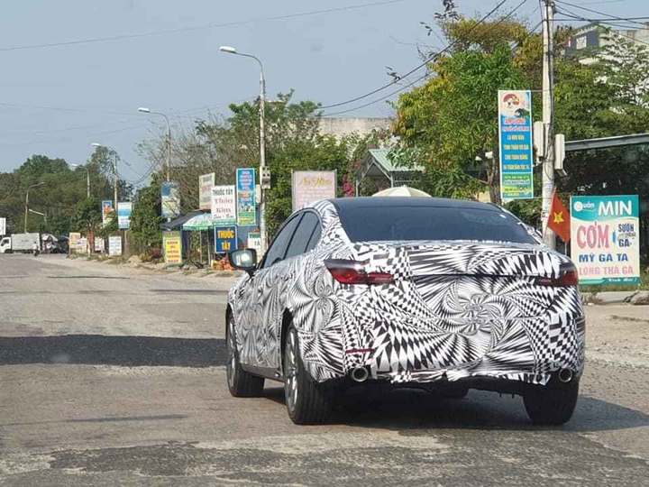 Lộ diện Mazda 6 được che chắn kỹ chạy thử trên đường tại Việt Nam - 1