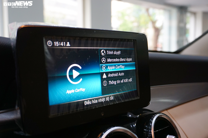 Cận cảnh xe sang Mercedes-Benz C180 được 'bình dân hoá' - 9