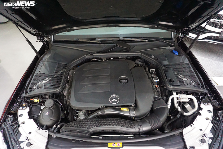 Cận cảnh xe sang Mercedes-Benz C180 được 'bình dân hoá' - 6