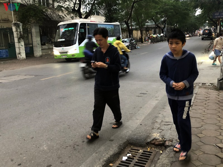 20 người tiếp xúc F1 với bệnh nhân số 50 mắc Covid-19 tại Núi Trúc, Hà Nội - 4