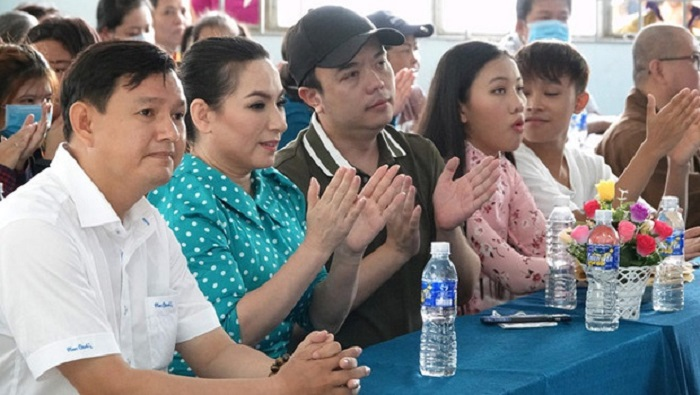 Phi Nhung góp 200 triệu đồng hỗ trợ người dân miền Tây bị hạn - 2