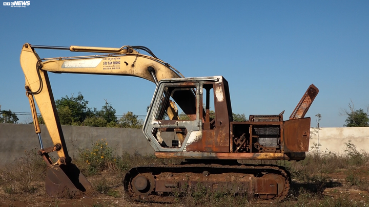 Khởi tố vụ máy xúc hơn nửa tỷ đồng bị thiêu trụi trong rẫy cà phê - 1