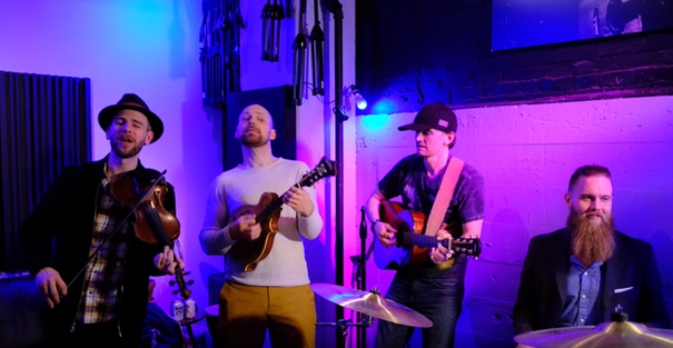 Ban nhạc Mỹ hát 'Ghen cô Vy' theo phong cách dân gian sôi động - 1