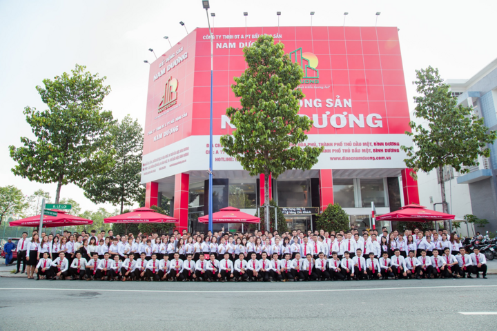 Địa ốc Nam Dương 'tiếp lửa' chống Covid-19 bằng vũ điệu 'Ghen Cô Vy' ấn tượng - 1