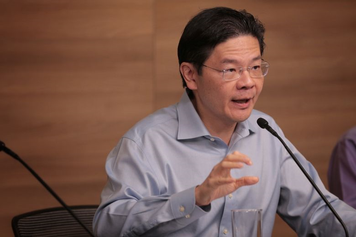 Bộ trưởng Singapore: Anh gần như từ bỏ các biện pháp kiềm chế virus corona - 1