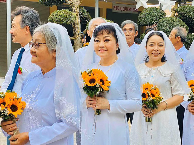 Danh ca Hương Lan từng buồn vì chồng 'bay bướm', tiết lộ chuyện mẹ chồng nàng dâu - 1