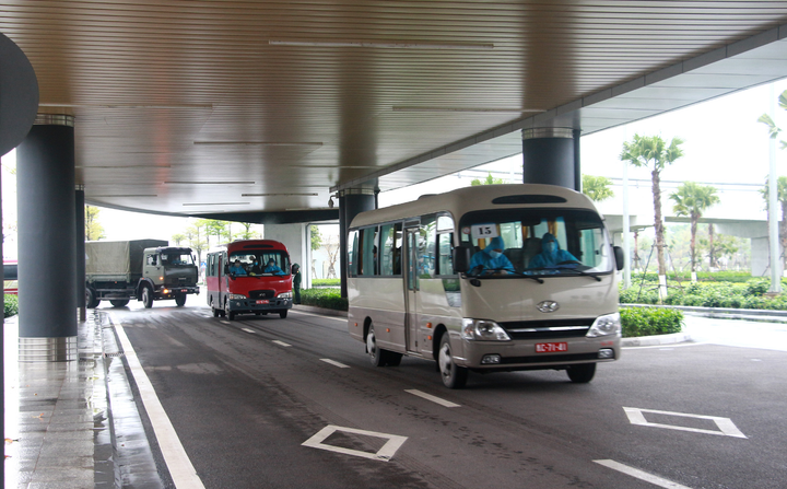 Những chuyến bay đưa người Việt từ châu Âu về Sân bay Vân Đồn được kiểm soát thế nào? - 3