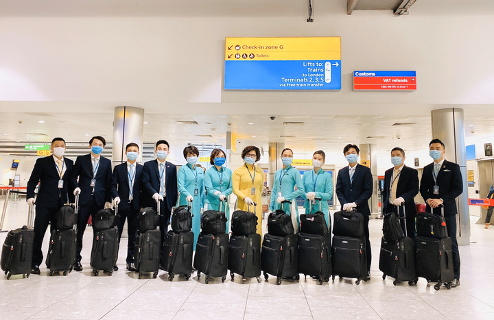 Vietnam Airlines tăng cường phòng dịch các chuyến bay giữa châu Âu và Việt Nam - 1