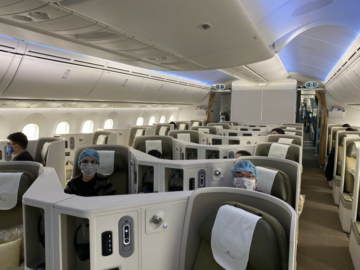 Vietnam Airlines tăng cường phòng dịch các chuyến bay giữa châu Âu và Việt Nam - 5