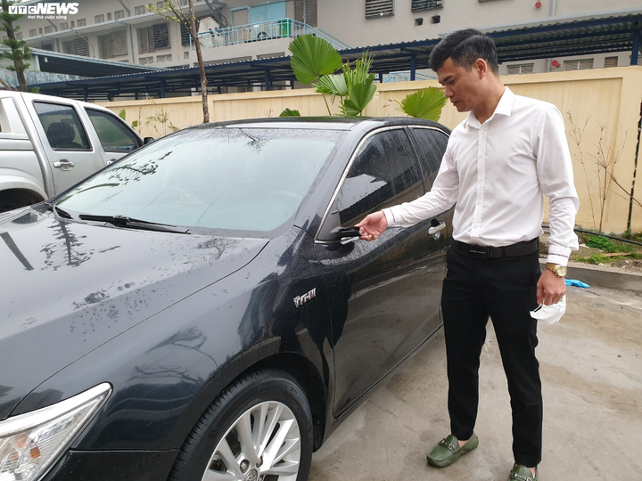 Bốn ô tô tiền tỷ ở Bắc Ninh bị vặt trụi gương sau một đêm - 1