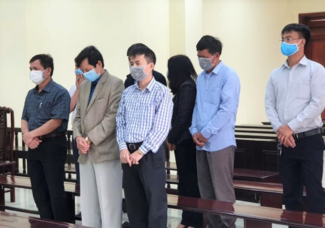 Cựu trưởng đoàn thanh tra tỉnh Thanh Hóa lĩnh 40 tháng tù - 1