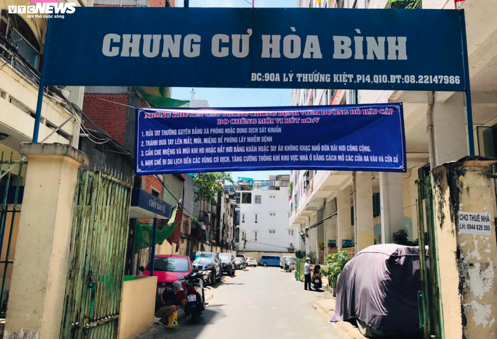 Không phát hiện người nhiễm virus corona, chung cư Hòa Bình bỏ hạn chế ra vào - 1