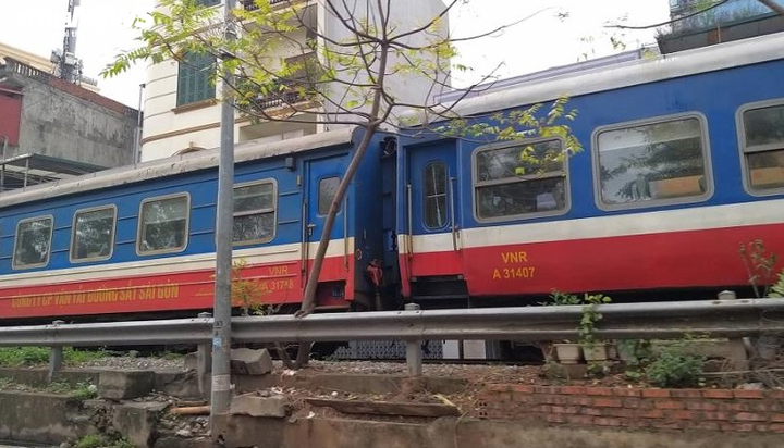 Covid-19 lây lan, ngành đường sắt tạm dừng nhiều đoàn tàu từ hôm nay - 1