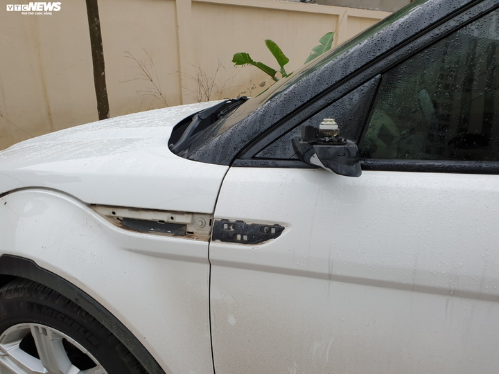 Bốn ô tô tiền tỷ ở Bắc Ninh bị vặt trụi gương sau một đêm - 3