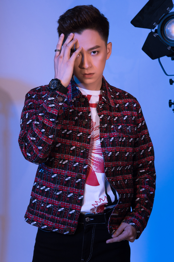 Bị cho là đang xin lỗi tình cũ trong MV mới, Ngô Kiến Huy nói gì? - 1