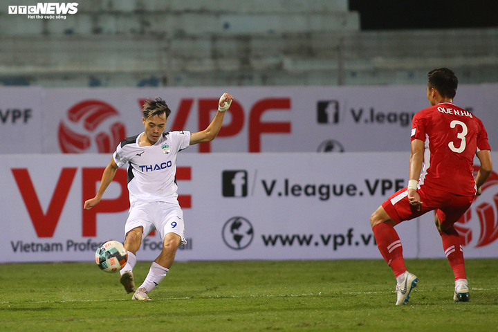 Văn Toàn bứt tốc 'xé gió', Bùi Tiến Dũng, Quế Ngọc Hải vất vả theo sau - 6