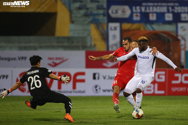 Văn Toàn bứt tốc 'xé gió', Bùi Tiến Dũng, Quế Ngọc Hải vất vả theo sau - 10