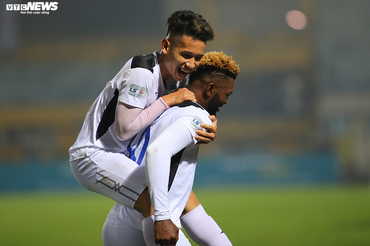 Văn Toàn bứt tốc 'xé gió', Bùi Tiến Dũng, Quế Ngọc Hải vất vả theo sau - 11