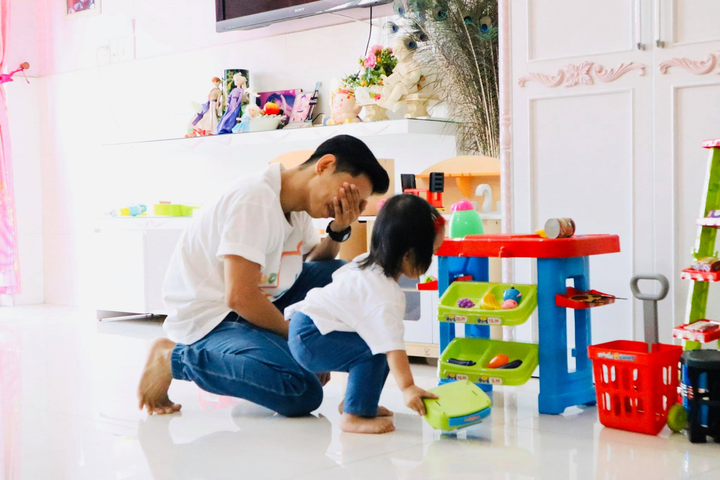 Phan Hiển: 'Con gái bừa bộn, khó tính, khó chiều và khó gần giống hệt Khánh Thi' - 1