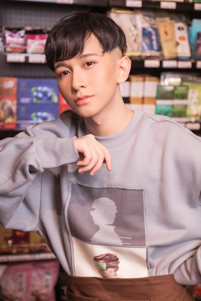 Bận rộn ra mắt MV mới, Đỗ Hoàng Dương không quên quyên góp chống dịch Covid-19 - 2