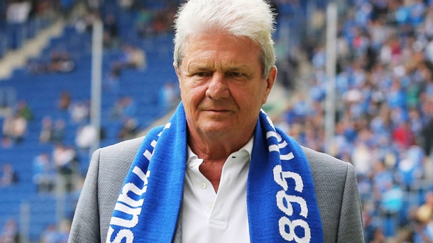 Ông chủ bị ghét nhất Bundesliga có thể là người hùng giữa mùa dịch - 1