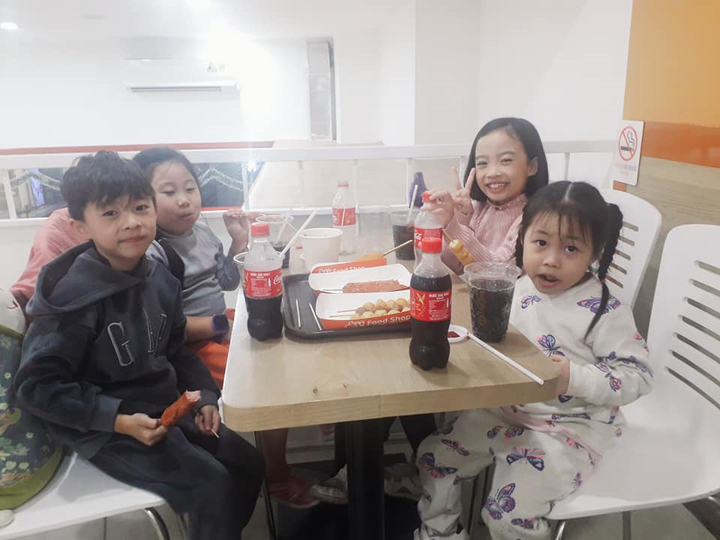 Mua hàng tại Đức Việt Food Shop, khách hàng được tặng 50 khẩu trang cao cấp - 4