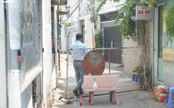 TP.HCM phong tỏa 6 hộ dân trong hẻm có người nghi nhiễm virus corona - 2