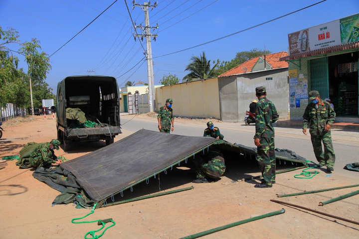 Hình ảnh đầu tiên tại thôn có 5.000 dân được khoanh vùng, cách ly tại Ninh Thuận - 5