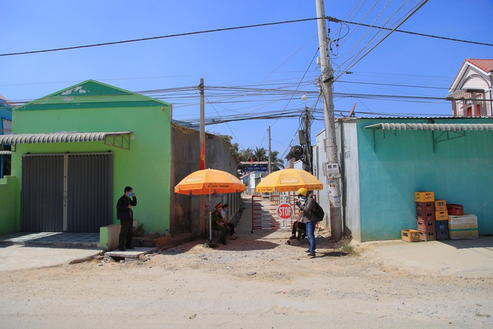 Hình ảnh đầu tiên tại thôn có 5.000 dân được khoanh vùng, cách ly tại Ninh Thuận - 8