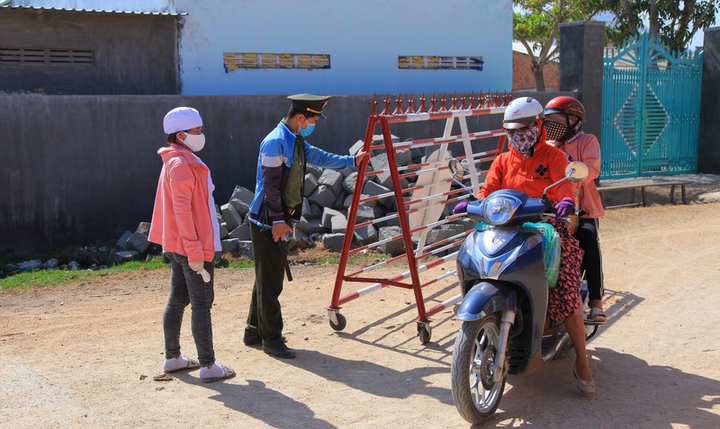 Hình ảnh đầu tiên tại thôn có 5.000 dân được khoanh vùng, cách ly tại Ninh Thuận - 3