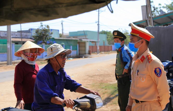 Hình ảnh đầu tiên tại thôn có 5.000 dân được khoanh vùng, cách ly tại Ninh Thuận - 12