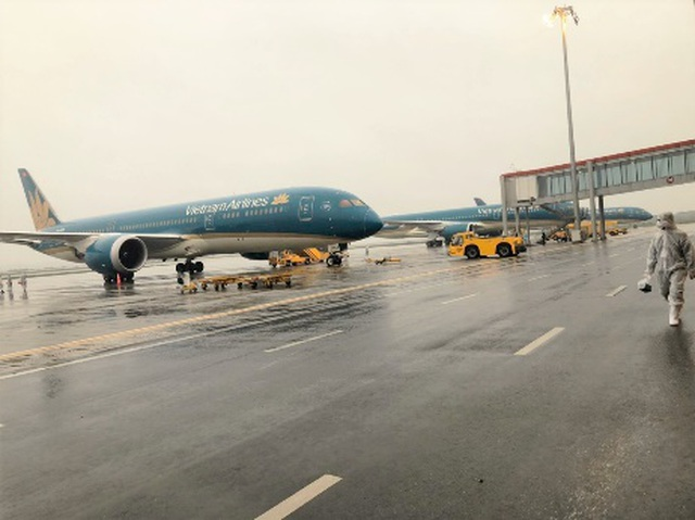 Bên trong các chuyến bay trở về từ tâm dịch châu Âu của Vietnam Airlines - 1