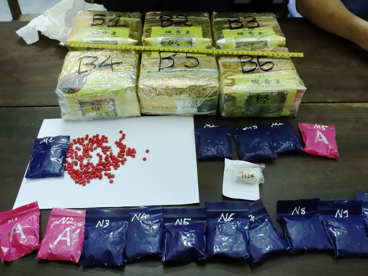 Dùng xe máy không biển số vận chuyển 6kg ma túy đá, hơn 3.000 viên ma túy tổng hợp - 2