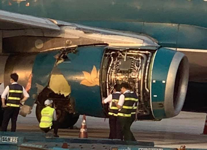 Máy bay nổ lốp trên đường băng sân bay Tân Sơn Nhất - 4