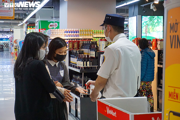 Siêu thị siết chặt quản lý, từ chối phục vụ khách không đeo khẩu trang - 7
