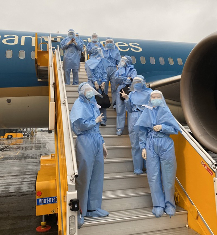 700 tiếp viên hàng không đăng ký không nhận lương 2-3 tháng - 1