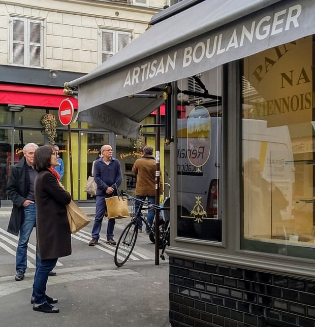 Ảnh: Pháp ngày đầu tiên phong tỏa chống dịch Covid-19 - 9