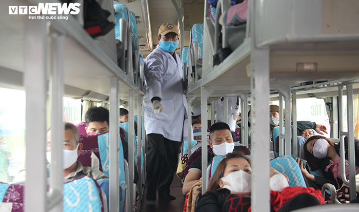 Người dân vào Quảng Ninh được kiểm tra thân nhiệt, khai báo y tế - 14