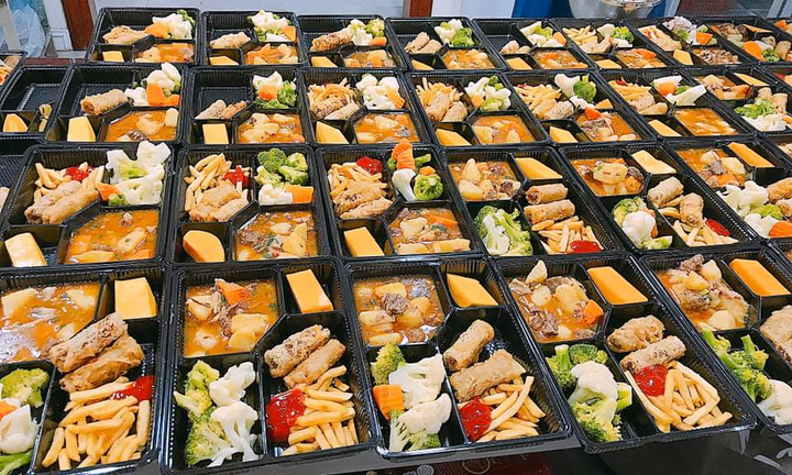 Dân mạng đua nhau khoe suất ăn từ khu cách ly 'chất' hơn cơm nhà - 10
