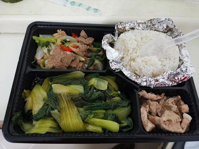 Dân mạng đua nhau khoe suất ăn từ khu cách ly 'chất' hơn cơm nhà - 6