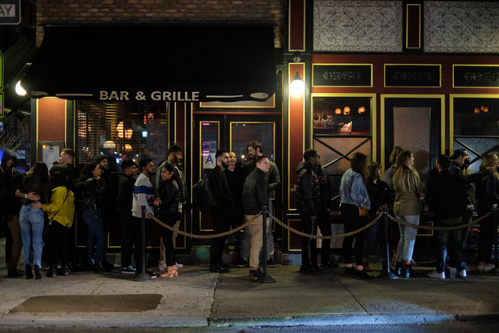 Tổng thống Trump cảnh báo giới trẻ: Hãy nghe lời, đừng tưởng mình miễn nhiễm - 1