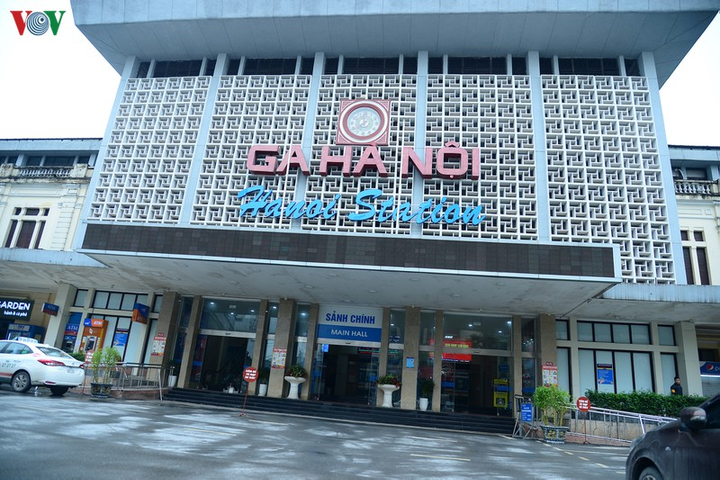 Bến xe, ga tàu Hà Nội vắng vẻ sau khuyến cáo 'hạn chế ra đường' - 11