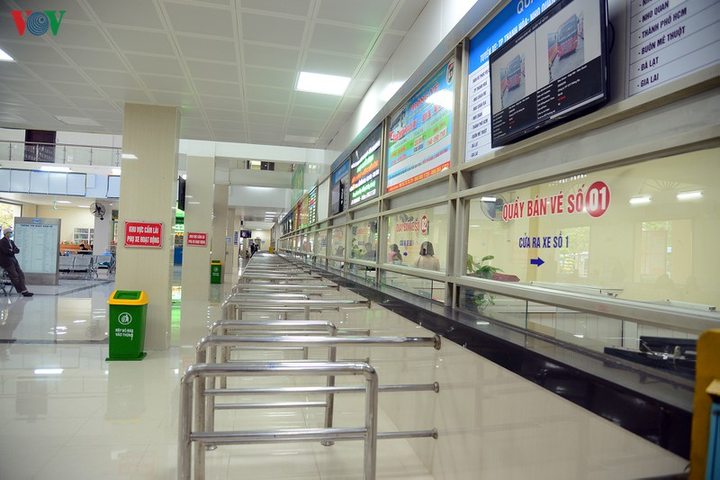 Bến xe, ga tàu Hà Nội vắng vẻ sau khuyến cáo 'hạn chế ra đường' - 15