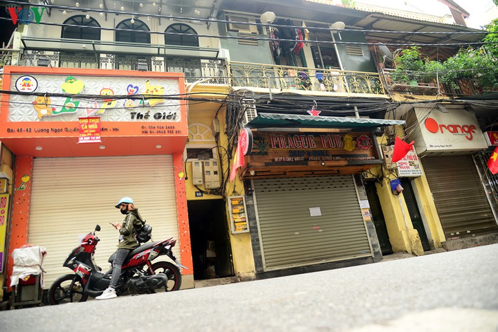 Bến xe, ga tàu Hà Nội vắng vẻ sau khuyến cáo 'hạn chế ra đường' - 19