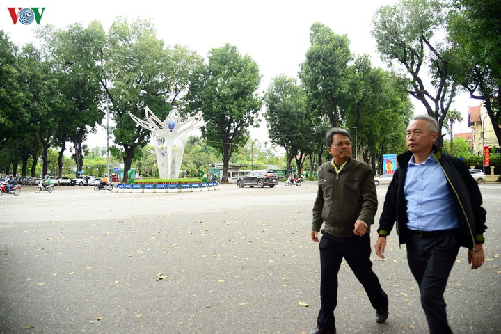 Bến xe, ga tàu Hà Nội vắng vẻ sau khuyến cáo 'hạn chế ra đường' - 21